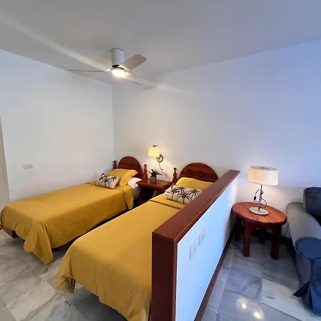 Апартаменты Modern Studio With Garden View