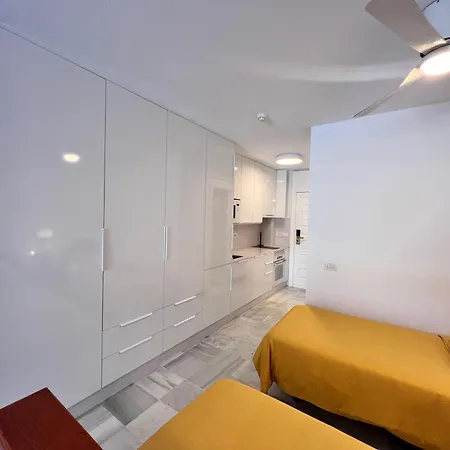 Апартаменты Modern Studio With Garden View